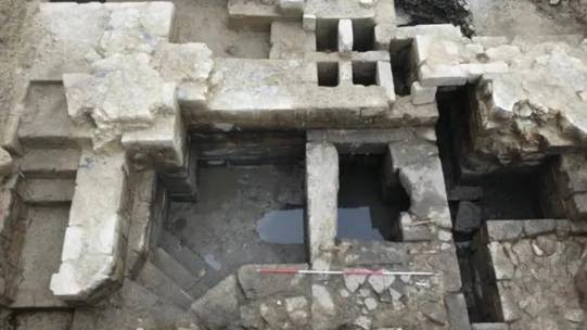 Otelin avlusundan 650 yıllık kale çıktı - Resim: 9